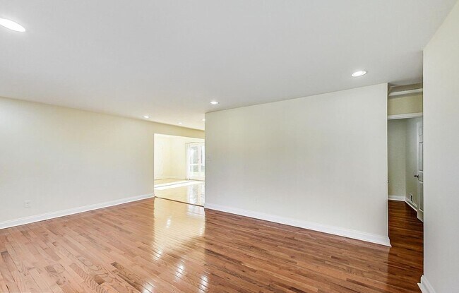 Foto del edificio - 6426 Prospect Terrace
