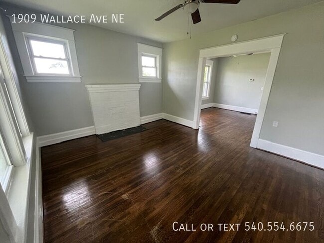 Building Photo - 1909 Wallace Ave NE