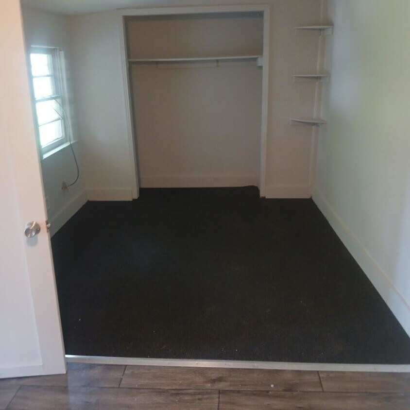 Building Photo - 616 Martin St