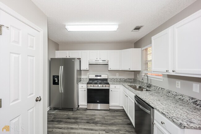 Building Photo - 5647 Sapphire Cir