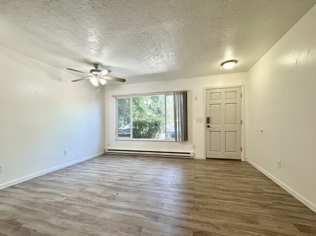 Building Photo - 5556 SW Beaverton Hillsdale Hwy