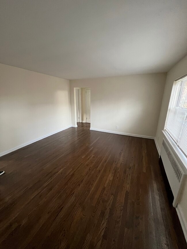 Building Photo - Marjam Realty
