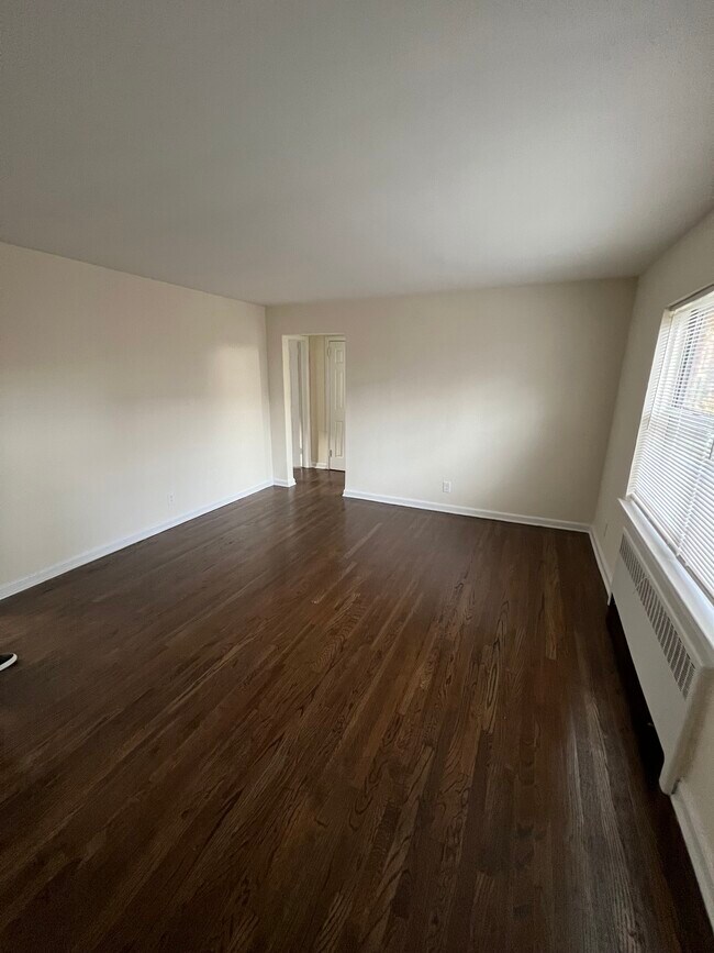 Foto del edificio - Marjam Realty