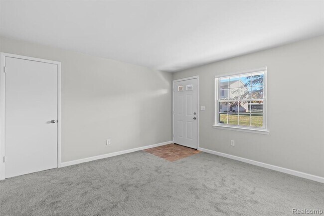 Foto del edificio - 162 Princeton Dr