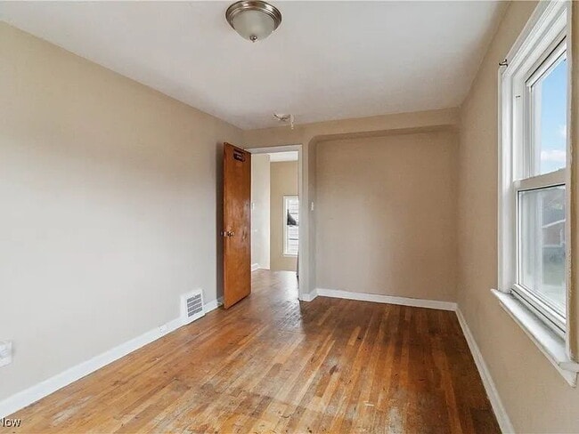 Foto del edificio - 16918 Glendale Ave