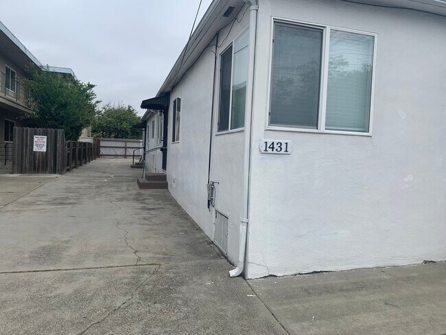 Foto del edificio - 1431 Dwight Way