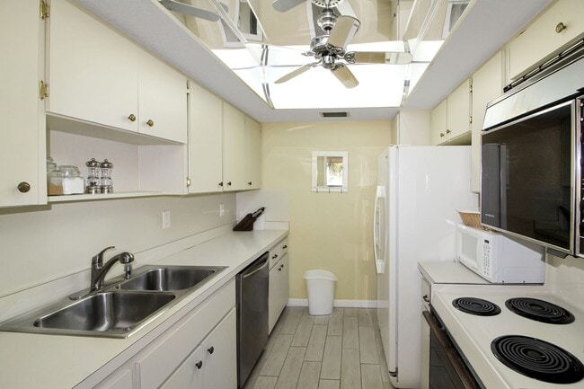 Building Photo - Bahia Vista, #F248