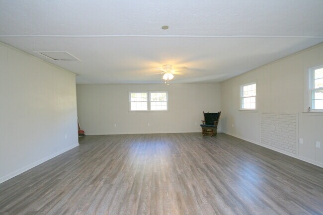 Building Photo - 8848 Sims Rd