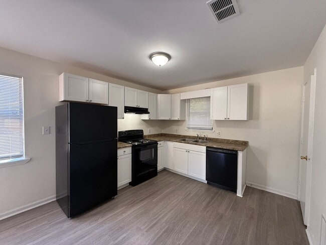 Foto del edificio - Cozy Pet-Friendly, 2-Bedroom, 1-Bath Duple...