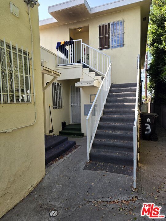 Building Photo - 754 E 84th Pl