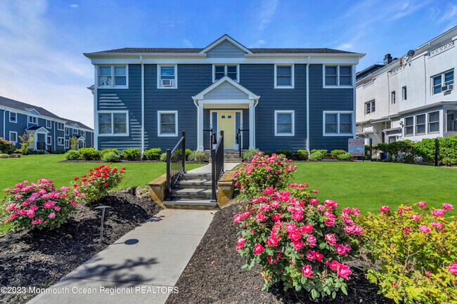 Foto del edificio - 300-306 Deal Lake Dr