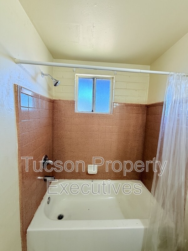 Foto del edificio - 240 W Sahuaro St