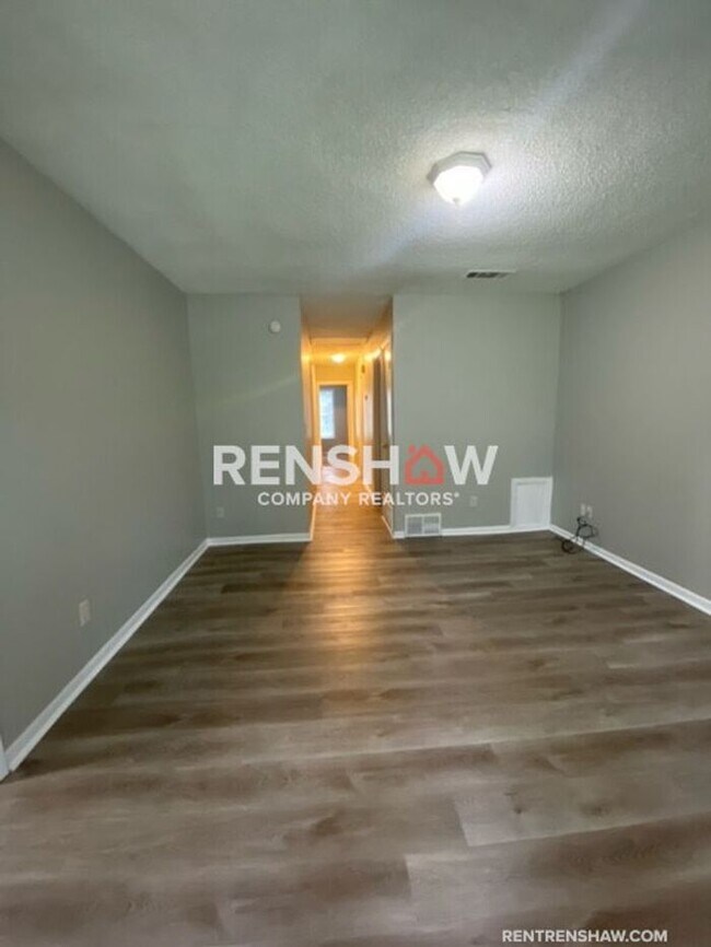 Building Photo - Classic 3/1.5 Home Now Available For Rent!
