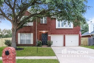 Building Photo - 3607 Lakeaires Ln