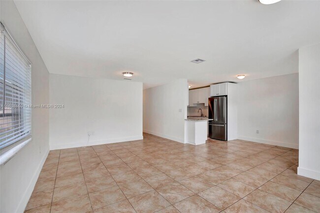 Building Photo - 950 SW 16th St