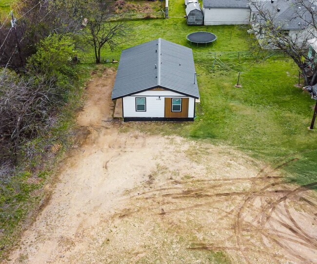 Foto del edificio - 1106 Brewster Ave