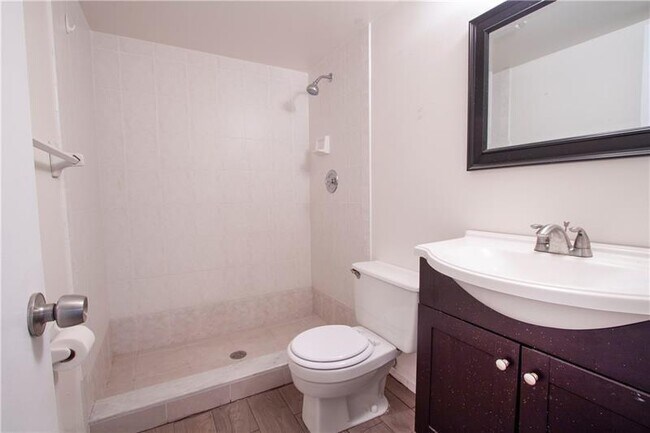 Foto del edificio - 3123 Oakland Shores Dr