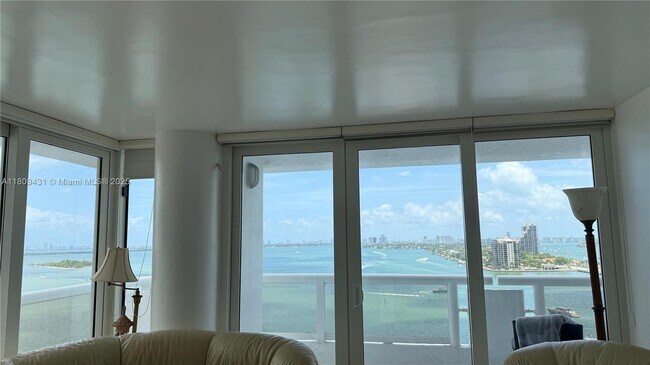 Foto del edificio - 1717 N Bayshore Dr