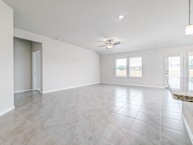 Building Photo - 2023 Stella Pne Dr