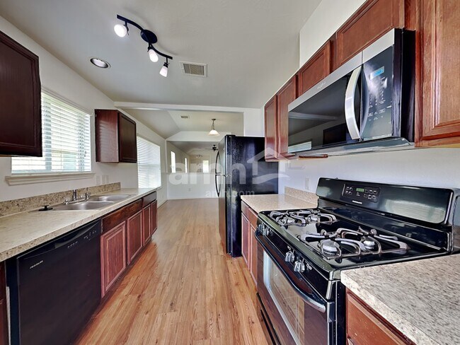 Foto del edificio - 6019 Brenwood Trails Ln