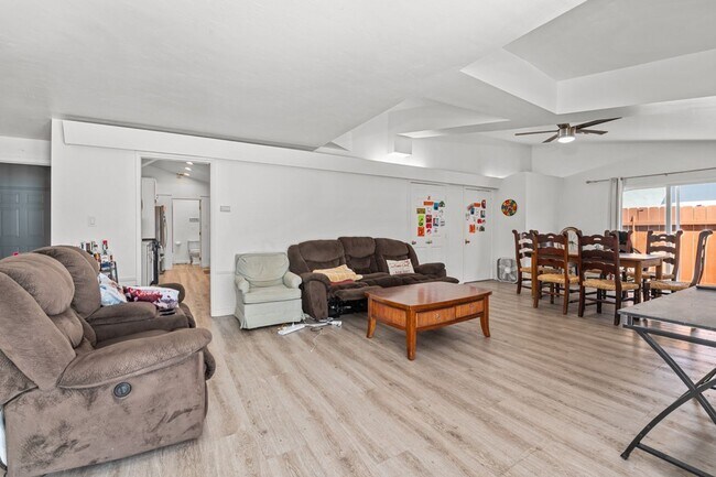 Foto del edificio - 5318 Redding Rd