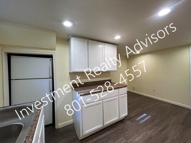 Building Photo - Unit in Sugarhouse!
