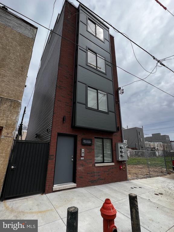 Building Photo - 2543 Manton St