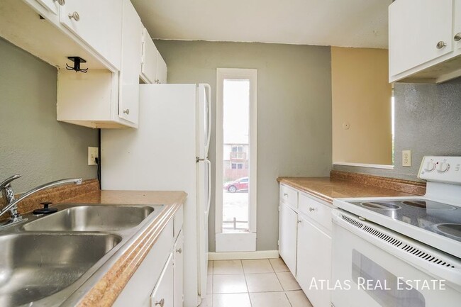 Building Photo - Statmoore 2 bedroom with everything you ne...