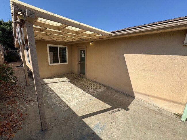 Foto del edificio - Updated home with all utilities included A...