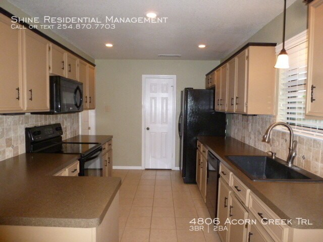Foto del edificio - 4806 Acorn Creek Trail