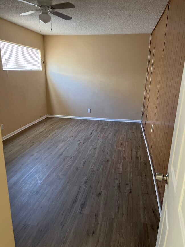 Building Photo - 709 Hause Ave