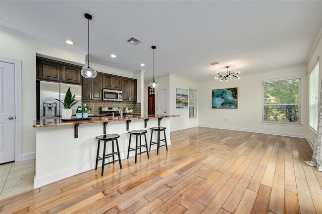 Foto del edificio - 4707 Rosedale Ave