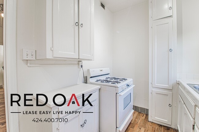 Building Photo - 836 Sanborn Ave