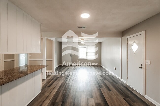 Building Photo - 103 Galahad Dr