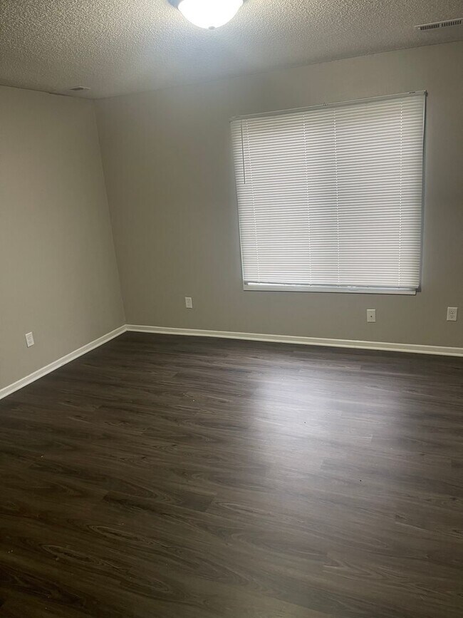 Foto del edificio - 1624 Pleasant View Dr