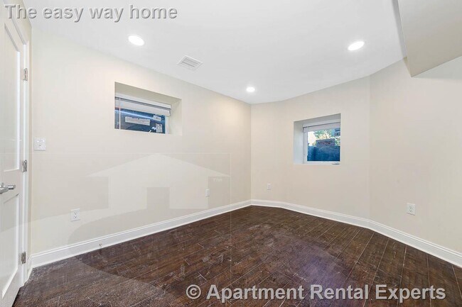 Foto del edificio - 70-72 Stanley Ave Unit #1