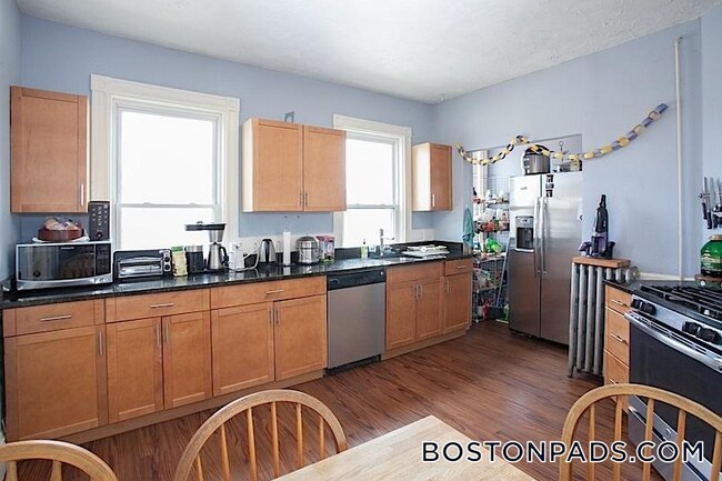 Building Photo - 3 Kinnaird St