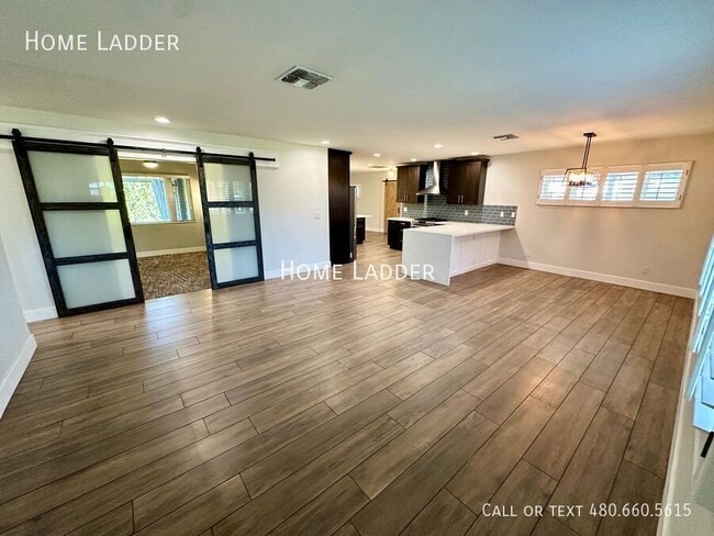 Foto del edificio - 4728 E Edgemont Ave