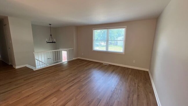 Building Photo - 3 BR 2.5 BA home in Groveport Schools