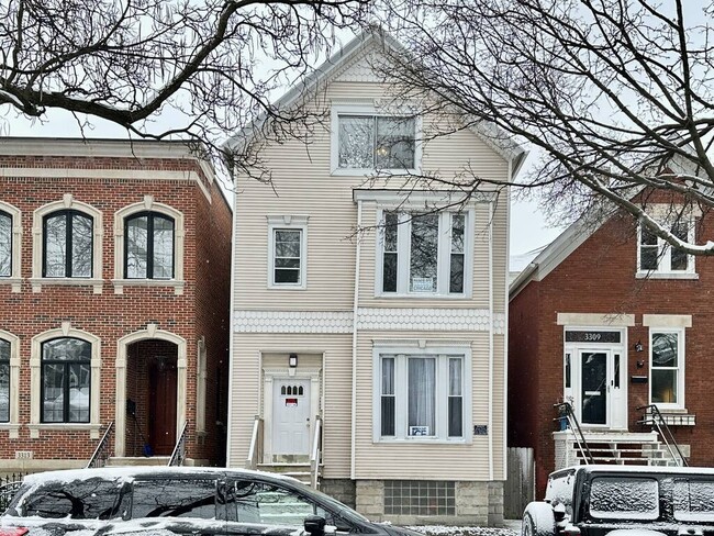 Building Photo - 3311 N Hoyne Ave