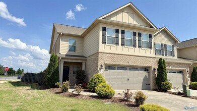 Building Photo - 19 Winter King Dr SW