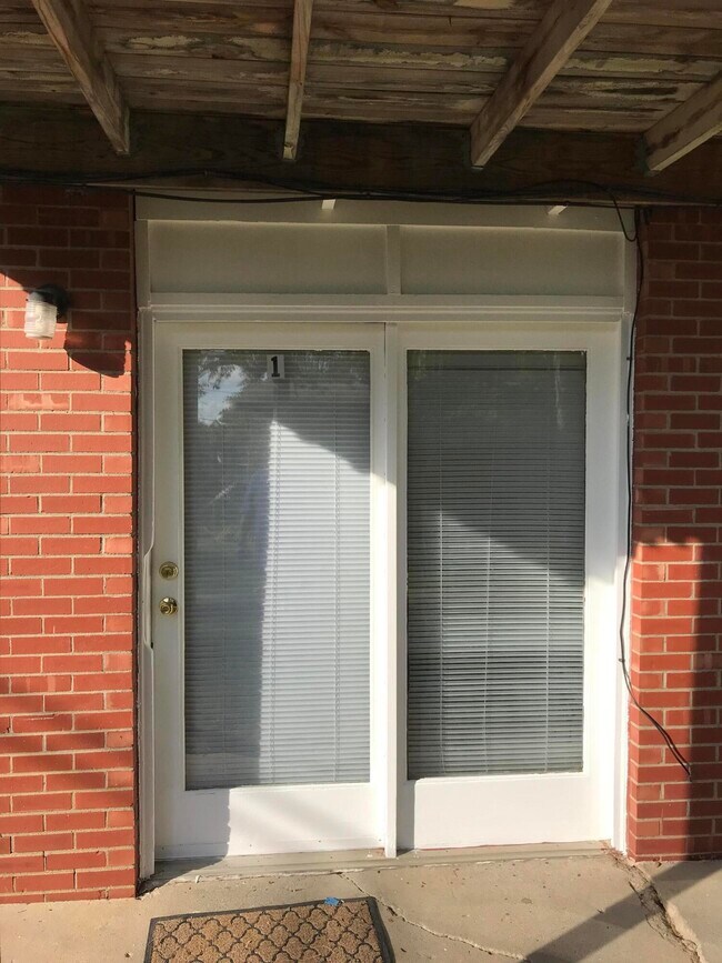 Foto del edificio - 6200 Circle Dr