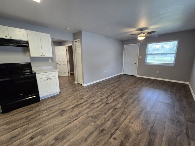 Foto del edificio - 4433 Bryan Ave