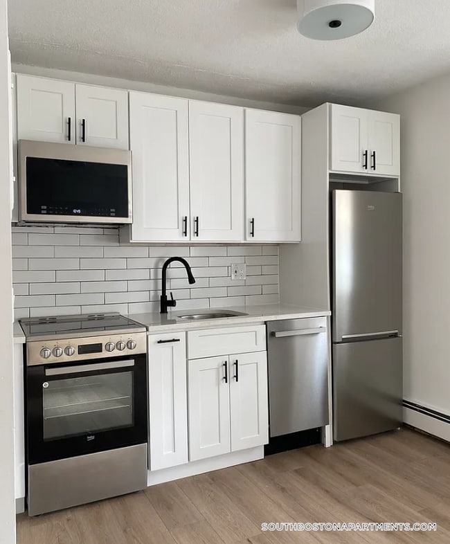 Building Photo - 741 E 6th St