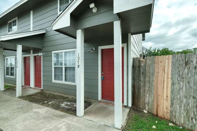 Building Photo - 107 Castleberry Ct
