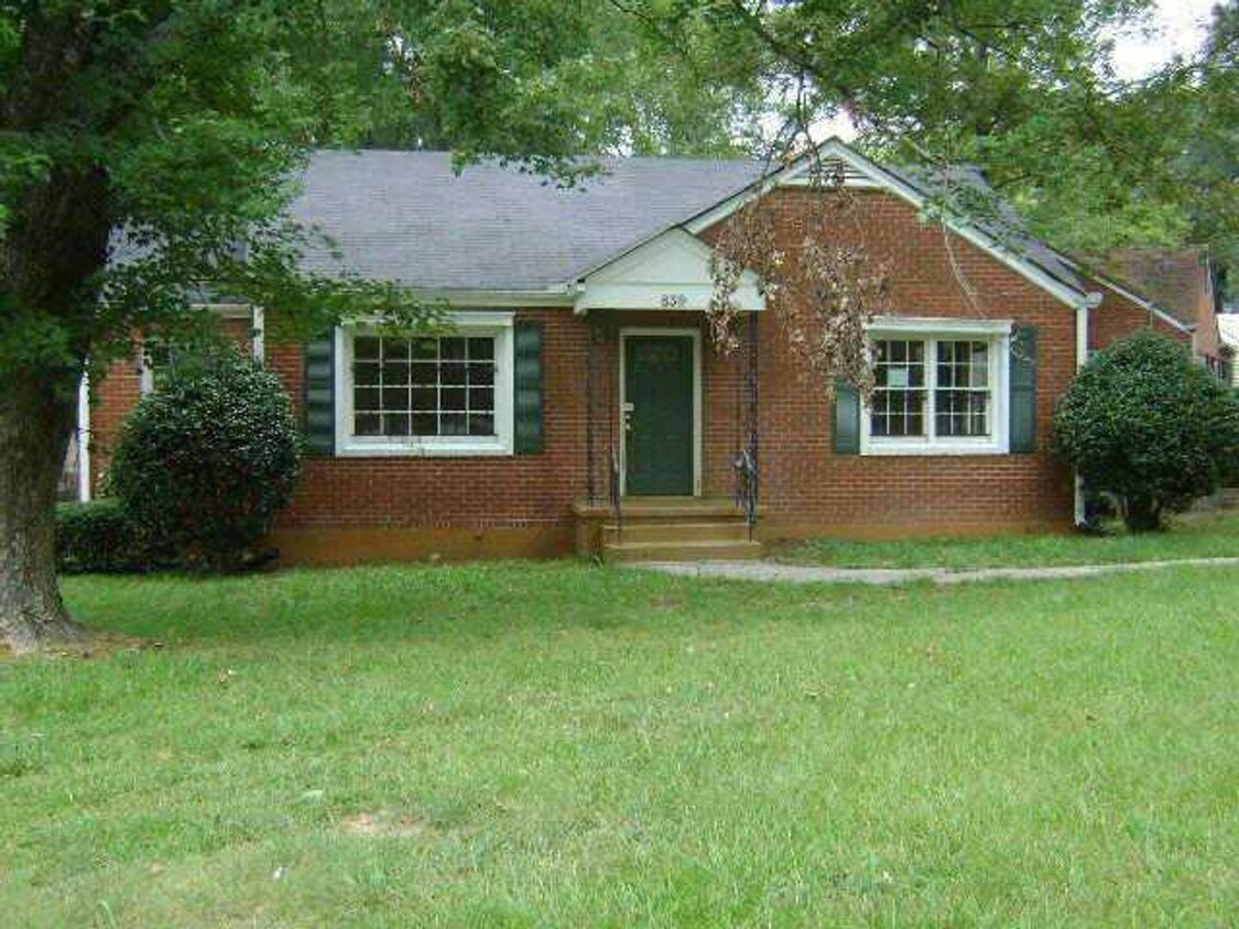 Foto principal - 3 Bed and 1 Bath in Atlanta!