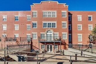 Building Photo - 1209 N Harvey Ave
