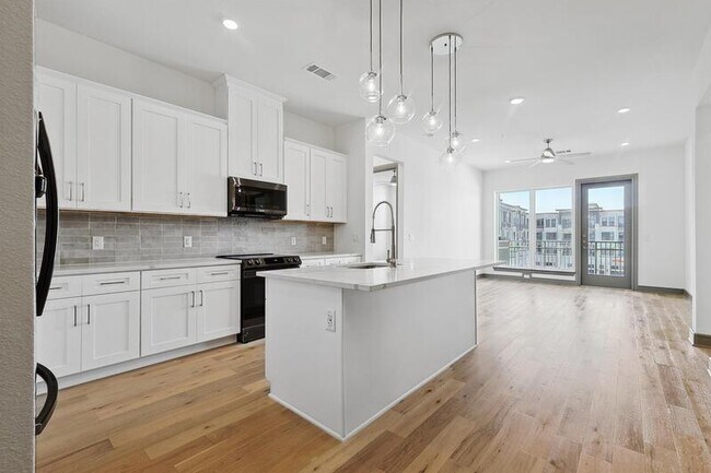 Foto del edificio - 2700 Old Denton Rd