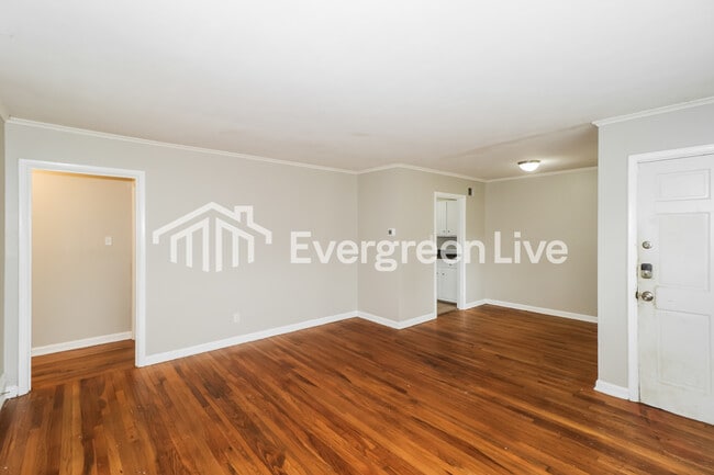 Foto del edificio - 5247 Loch Lomond Rd