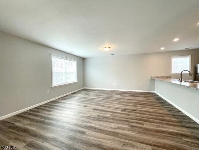 Foto del edificio - 10 Ryerson Rd